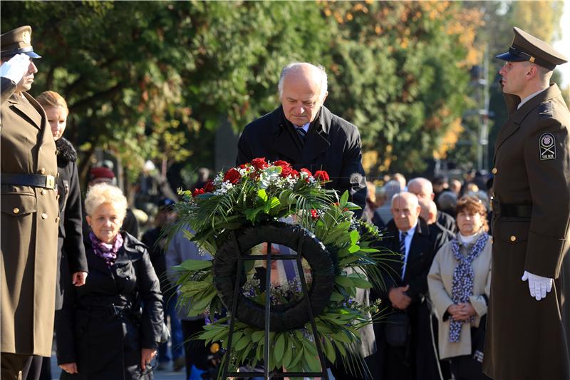 Dan Svih svetih: Predsjednik Hrvatskog sabora Leko položio vijence na Mirogoju