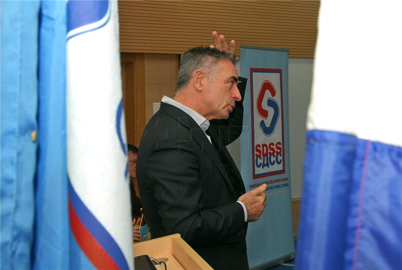 IZBORI 2015. Karlovac: Predizborni skup SDSS-a