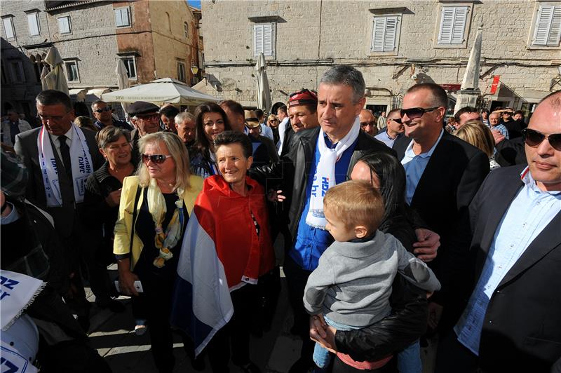 Karamarko i kandidati Domoljubne koalicije u Trogiru