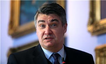 Premijer Milanović prisustvovao svečanoj sjednici Senata povodom Dana Sveučilišta