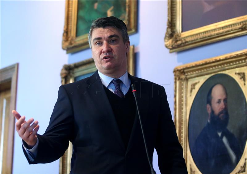 Premijer Milanović prisustvovao svečanoj sjednici Senata povodom Dana Sveučilišta