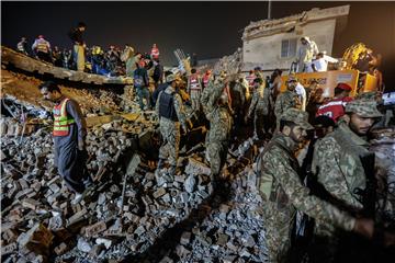 PAKISTAN FACTORY COLLAPSED