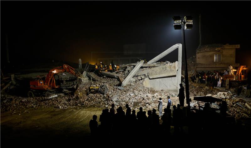 PAKISTAN FACTORY COLLAPSED