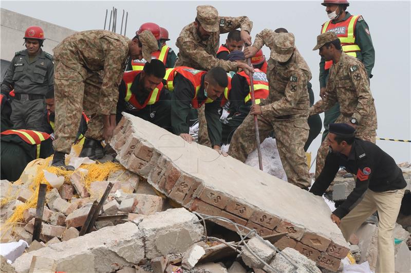 PAKISTAN FACTORY COLLAPSED