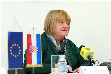 Ministrica Anka Mrak Taritaš uručila deset Odluka o financiranju iz sredstava EU fondova