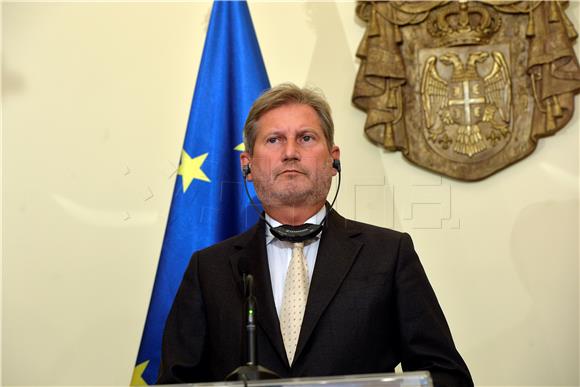 Hahn upozorio Prištinu na obveze prema EU-u i nastavak dijaloga s Beogradom