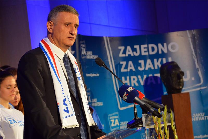 IZBORI 2015. Karamarko: Svi koji misle mahati stranačkom knjižicom da bi se obogatili mogu odmah van 