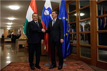 Orban kaže da migrantski val prijeti europskom identitetu