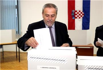 Milan Bandić glasovao je na Parlamentarnim izborima 2015.