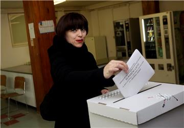  Predsjednica ORaH-a Mirela Holy glasovala na Parlamentarnim izborima