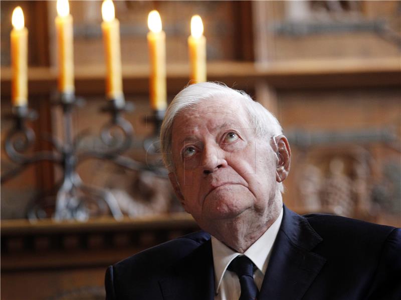 FILE GERMANY PEOPLE HELMUT SCHMIDT OBIT