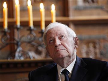 FILE GERMANY PEOPLE HELMUT SCHMIDT OBIT