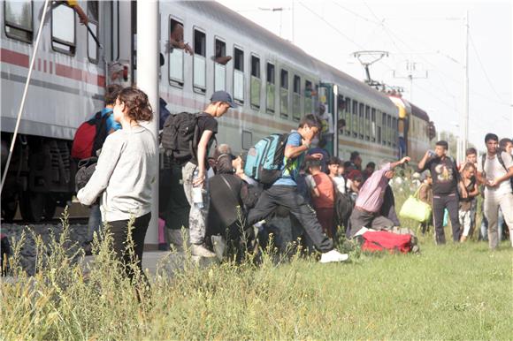 Over 366,000 refugees recorded passing through Croatia since mid-Sept