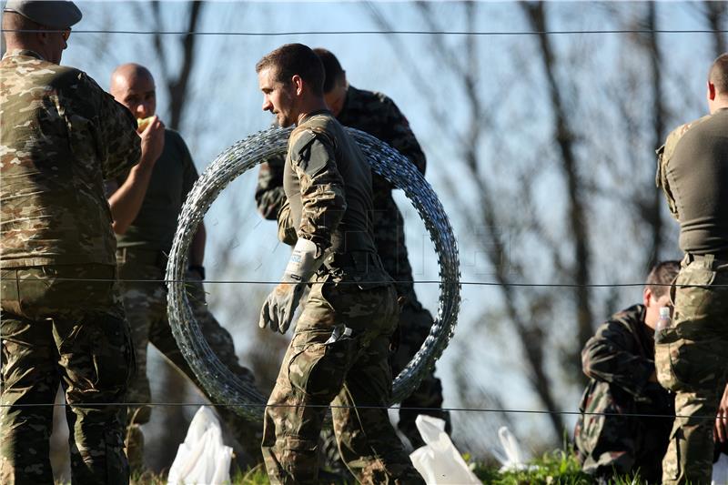 Slovenia presented with protest note for barbed wire on Croatian territory