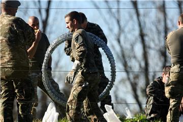 Slovenia presented with protest note for barbed wire on Croatian territory