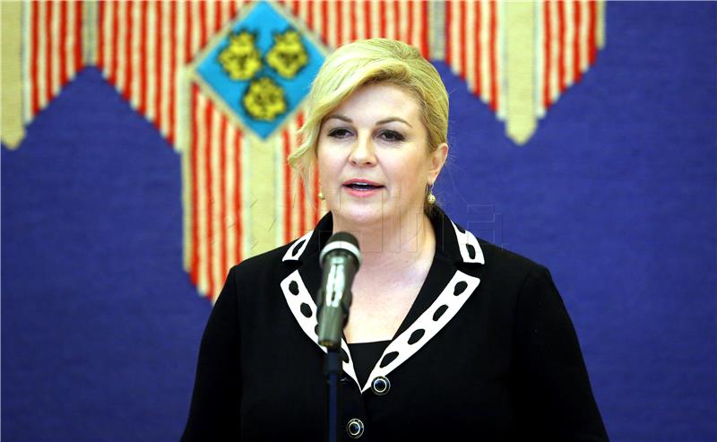 Predsjednica Grabar-Kitarović održala radni sastanak sa slovenskim kolegom Borutom Pahorom