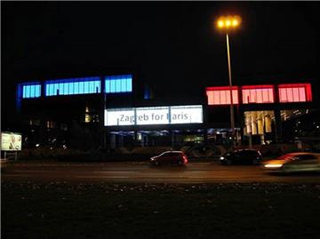 "Zagreb for Paris" u bojama francuske zastave na pročelju MSU-a  