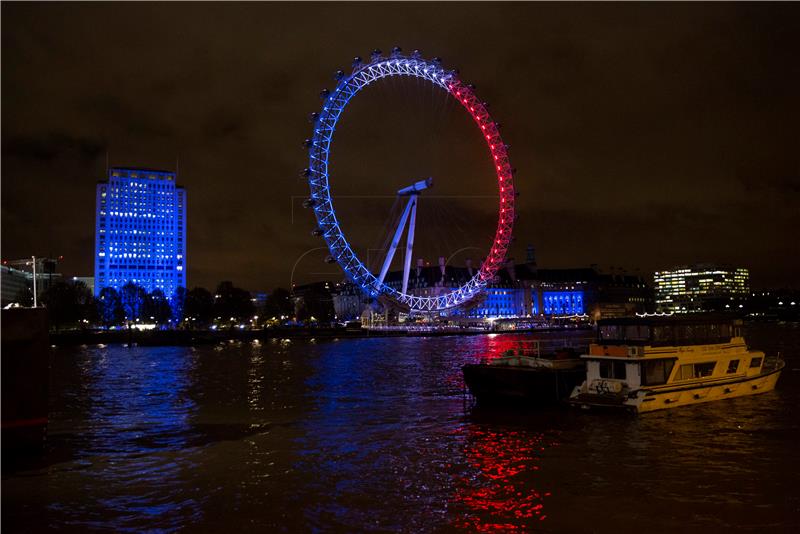 Londonske znamenitosti osvijetljene crvenom, bijelom i plavom bojom