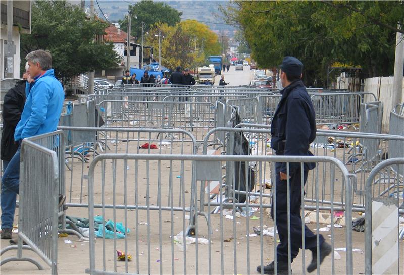 IZBJEGLICE REPORTAŽA Preševski svijet izbjeglica, policije, volontera i prosjaka