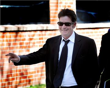 Charlie Sheen priznao da je HIV pozitivan