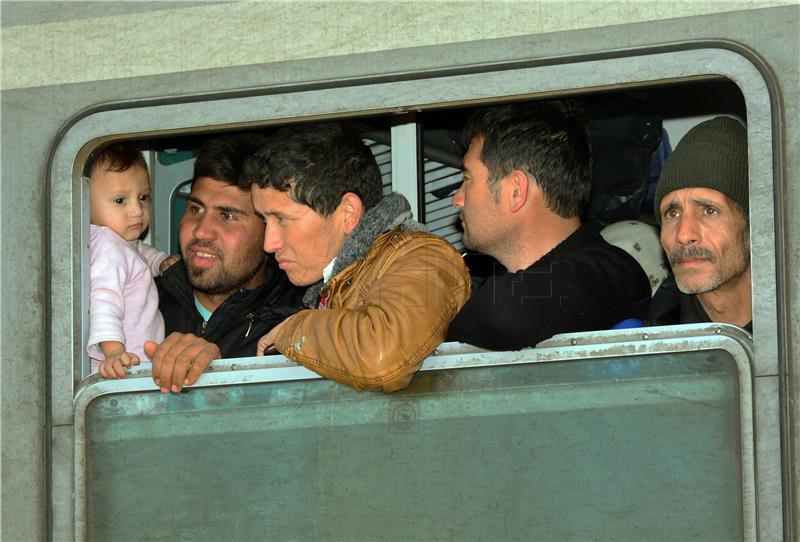 Croatia to stop taking refugees if transit to Germany stopped