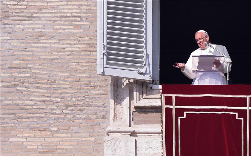 Papa Franjo će prvi puta posjetiti sinagogu u Rimu 