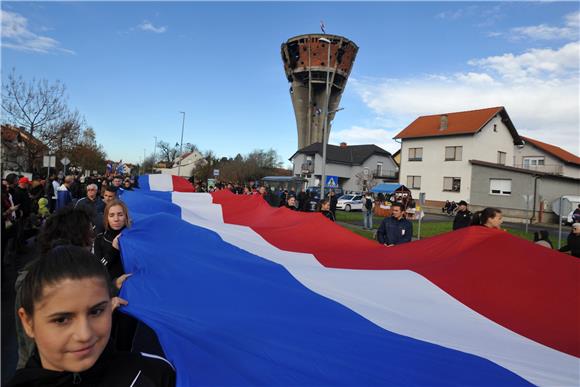 VUKOVAR Tisuće domoljuba u koloni sjećanja