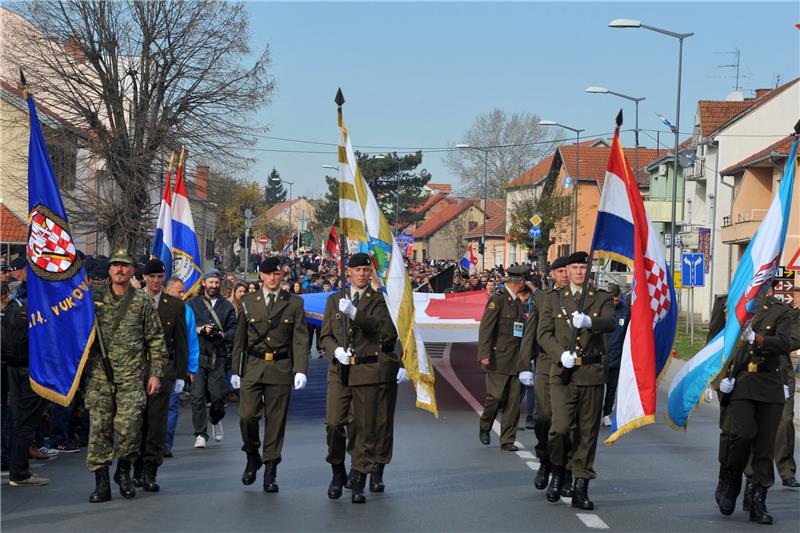 ISPRAVAK VIJESTI: VUKOVAR U koloni sjećanja 30 tisuća ljudi