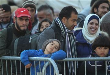 Srbija ograničila kretanje migranata, preko granice mogu samo izbjeglice