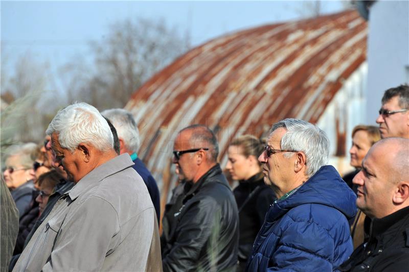 VUKOVAR Sjećanje na žrtve u logoru u Veleprometu