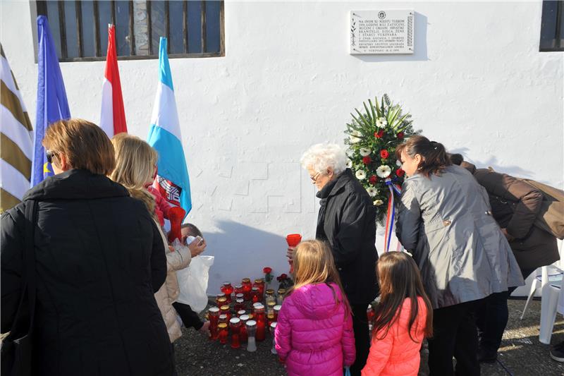 VUKOVAR Sjećanje na žrtve u logoru u Veleprometu