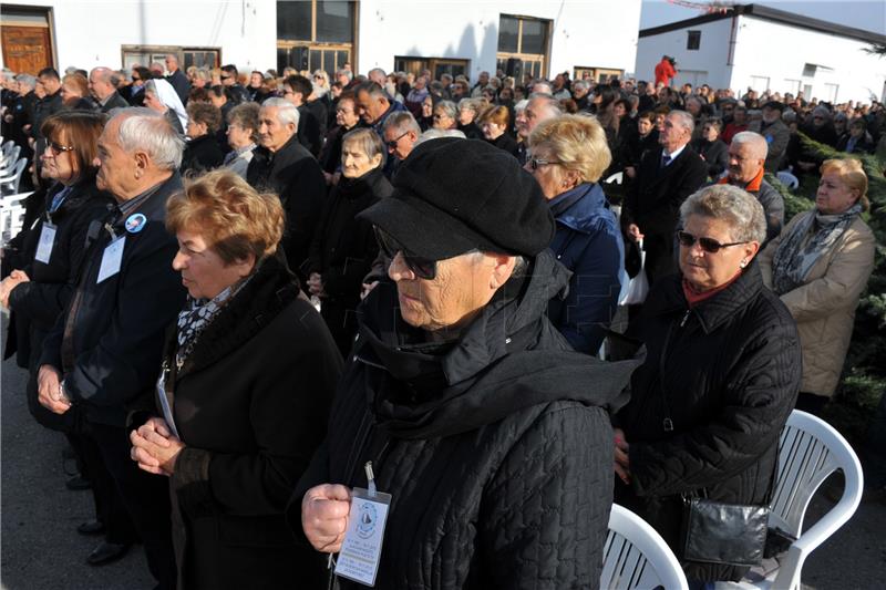 VUKOVAR Sjećanje na žrtve u logoru u Veleprometu