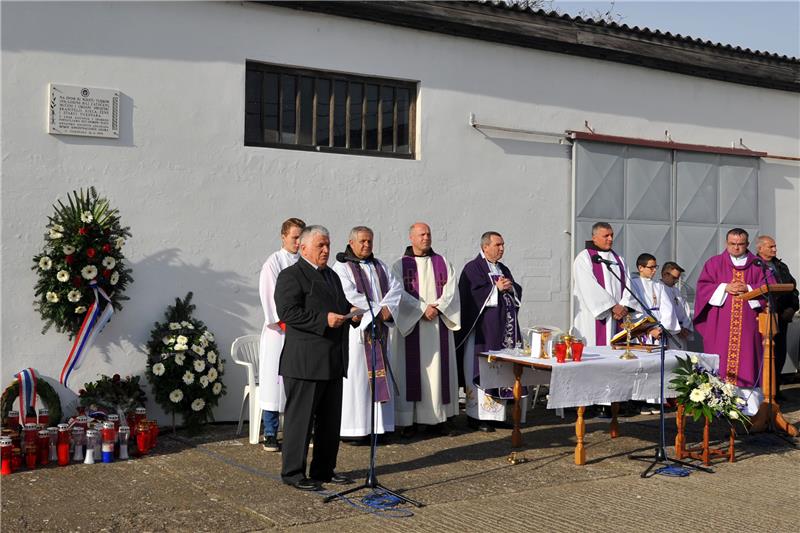 VUKOVAR Sjećanje na žrtve u logoru u Veleprometu