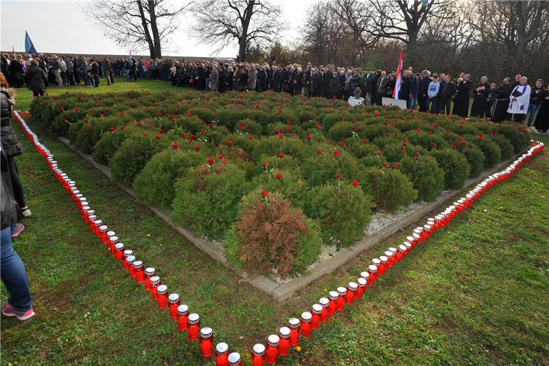 VUKOVAR Na Ovčari komemoracija u povodu 24. obljetnice ubojstva 200 ranjenika i civila