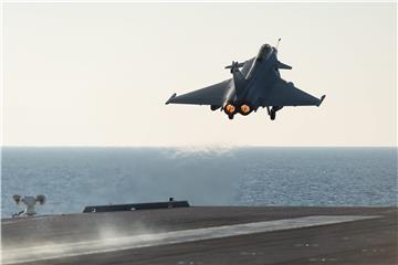 AT SEA FRANCE IRAQ AIRSTRIKES