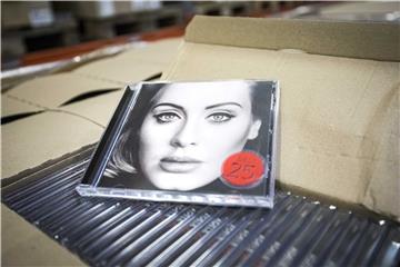 Adele s albumom "25" ide prema rekordu