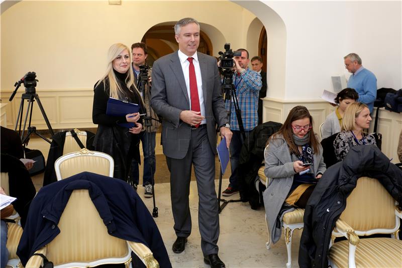 Darinko Kosor održao konferenciju za novinare na temu "Zračna luka (muka) Zagreb"