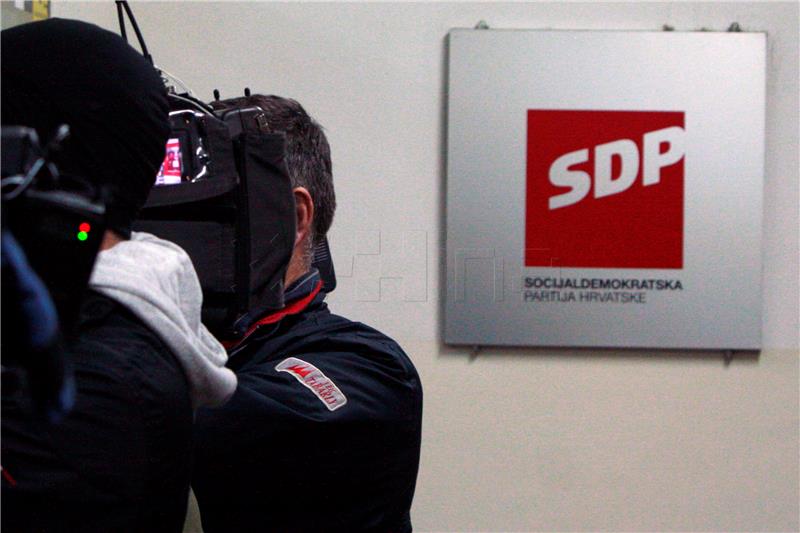 Predstavnici medija ispred sjedišta SDP-a na Iblerovom trgu