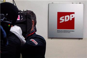 Predstavnici medija ispred sjedišta SDP-a na Iblerovom trgu