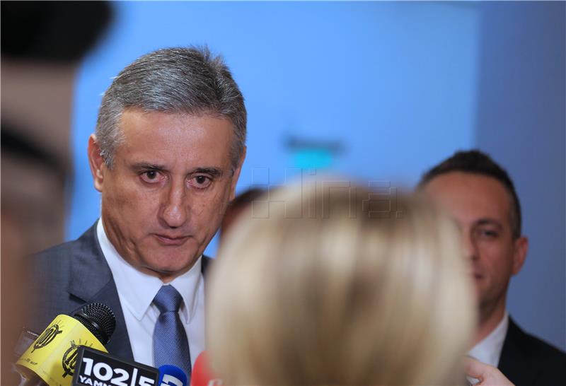 Karamarko: Nismo podržali Podolnjaka jer se to pitanje ne može rješavati podmetanjima