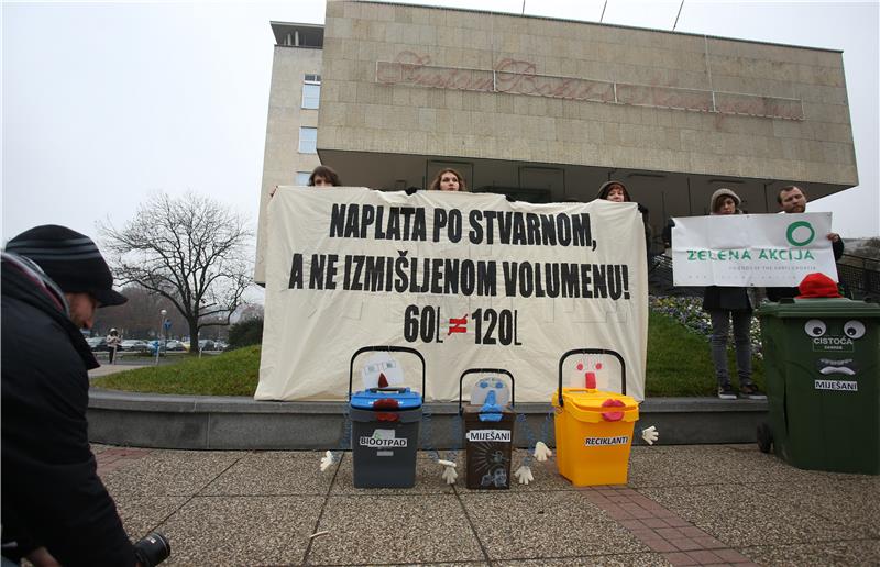  Zelena akcija organizirala prosvjednu akciju u povodu uvođenja novog sustava naplate odvoza otpada u Zagrebu