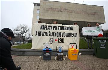  Zelena akcija organizirala prosvjednu akciju u povodu uvođenja novog sustava naplate odvoza otpada u Zagrebu