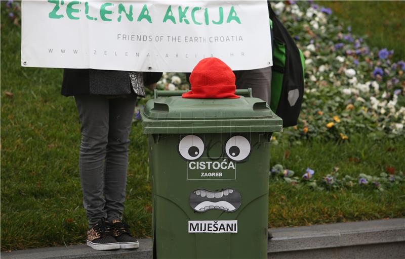  Zelena akcija organizirala prosvjednu akciju u povodu uvođenja novog sustava naplate odvoza otpada u Zagrebu