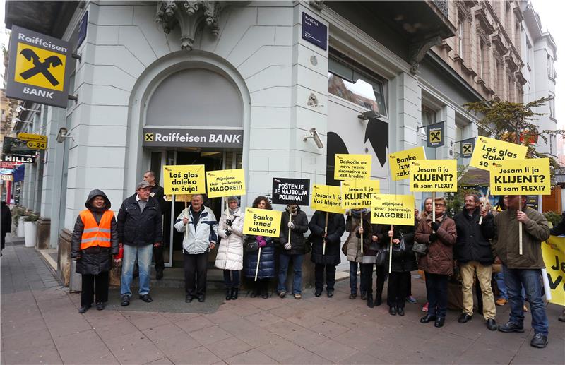 Udruga Franak blokirala dvije poslovnice RBA i Hypo-Alpe-Adria-Bank, traže ukidanje rada Hypa 