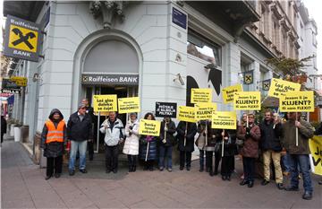 Franak activists block RBA and Hypo Bank offices in central Zagreb