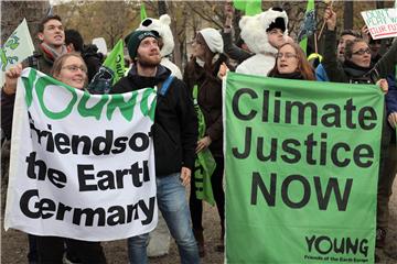 Pariz: Masovni prosvjedi uoči završetka Međunarodne konferencije o klimi - COP21