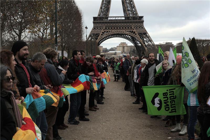 Pariz: Masovni prosvjedi uoči završetka Međunarodne konferencije o klimi - COP21