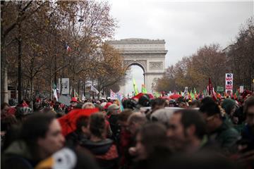 Pariz: Masovni prosvjedi uoči završetka Međunarodne konferencije o klimi - COP21