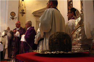 Dubrovnik: Procesijom i otvaranjem Vrata milosrđa započela Godina milosrđa i Godina svetog Vaha