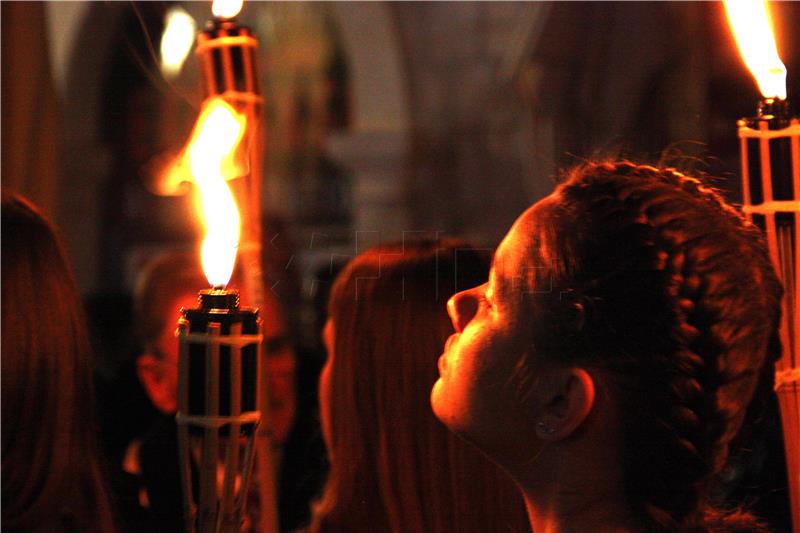 Dubrovnik: Procesijom i otvaranjem Vrata milosrđa započela Godina milosrđa i Godina svetog Vaha